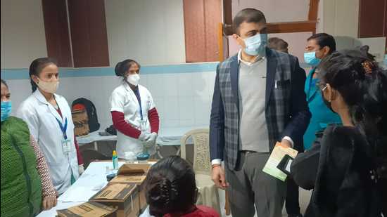 DM Abhishek Prakash conducts surprise checks of community health centres