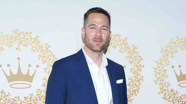 Luke MacFarlane Net Worth 2022